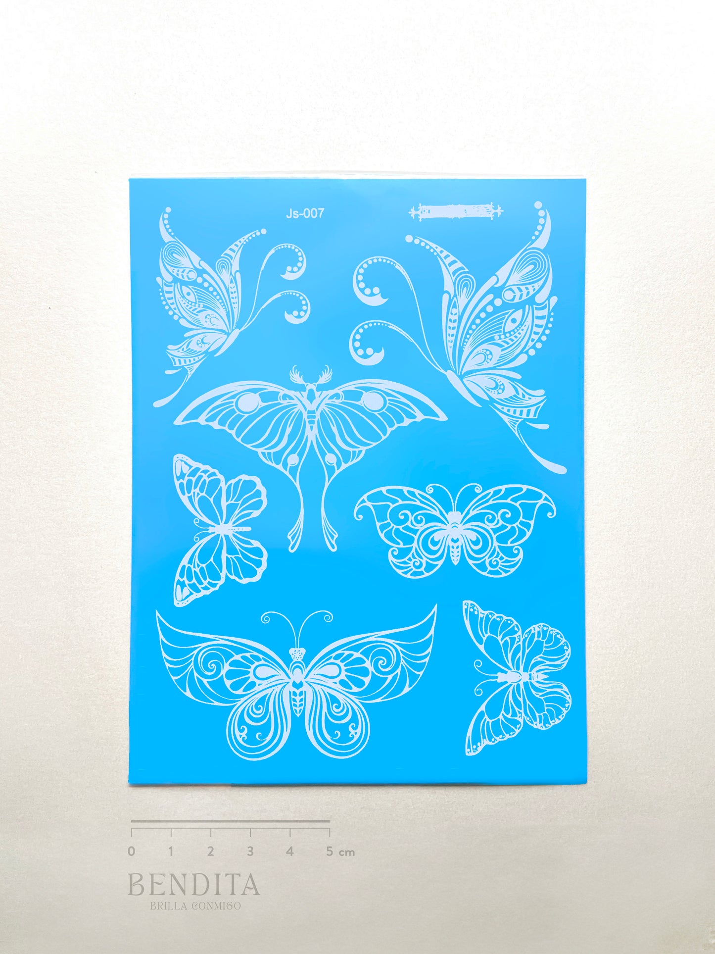 Mariposas en Tinta Blanca