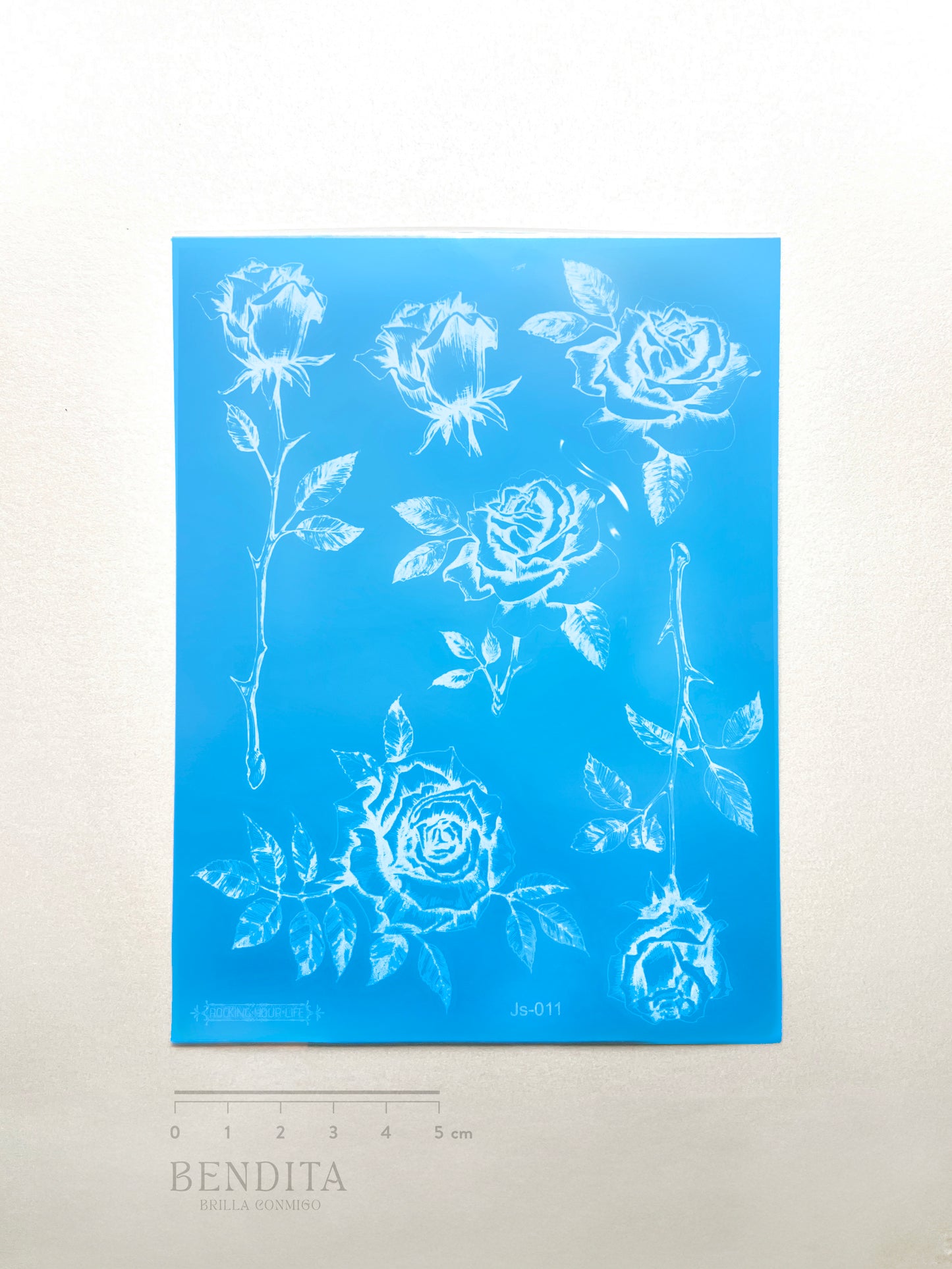 Rosas en Tinta Blanca