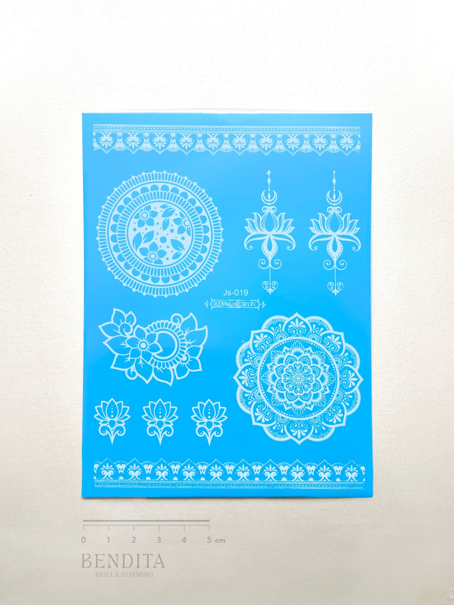 Mandalas en Tinta Blanca