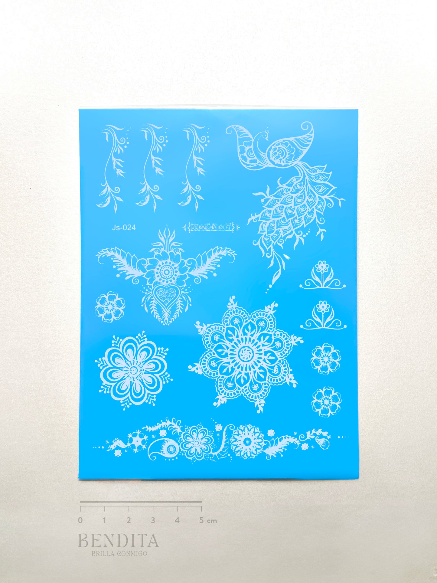 Mandalas y Pavo Real en Tinta Blanca