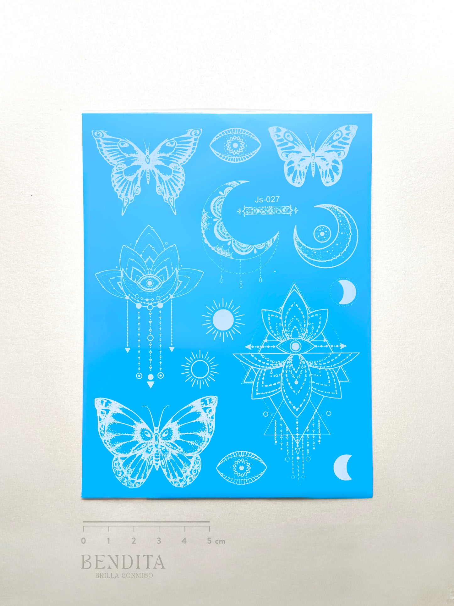 Mariposas y Lunas en Tinta Blanca