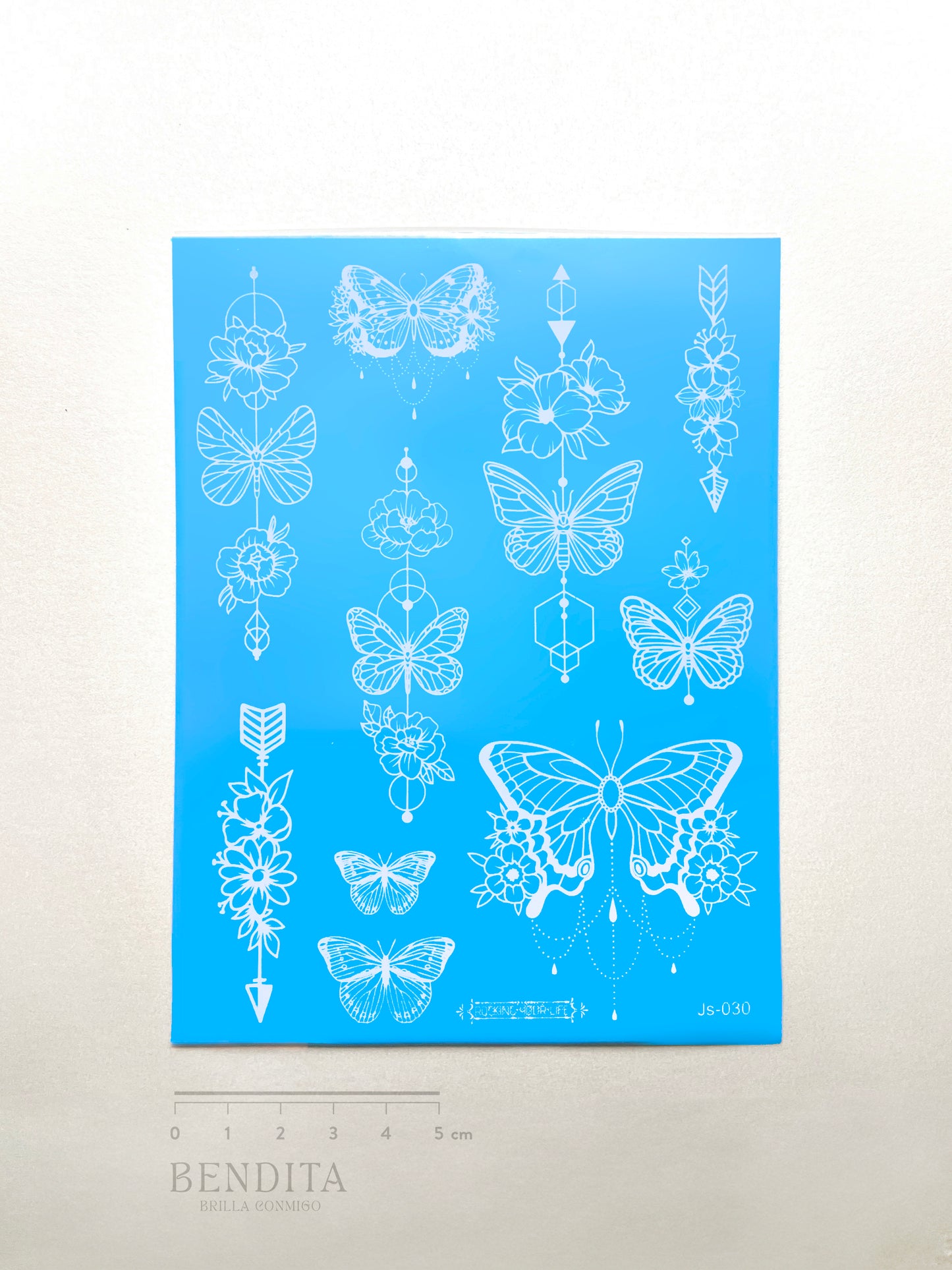 Mariposas y Flores en Tinta Blanca