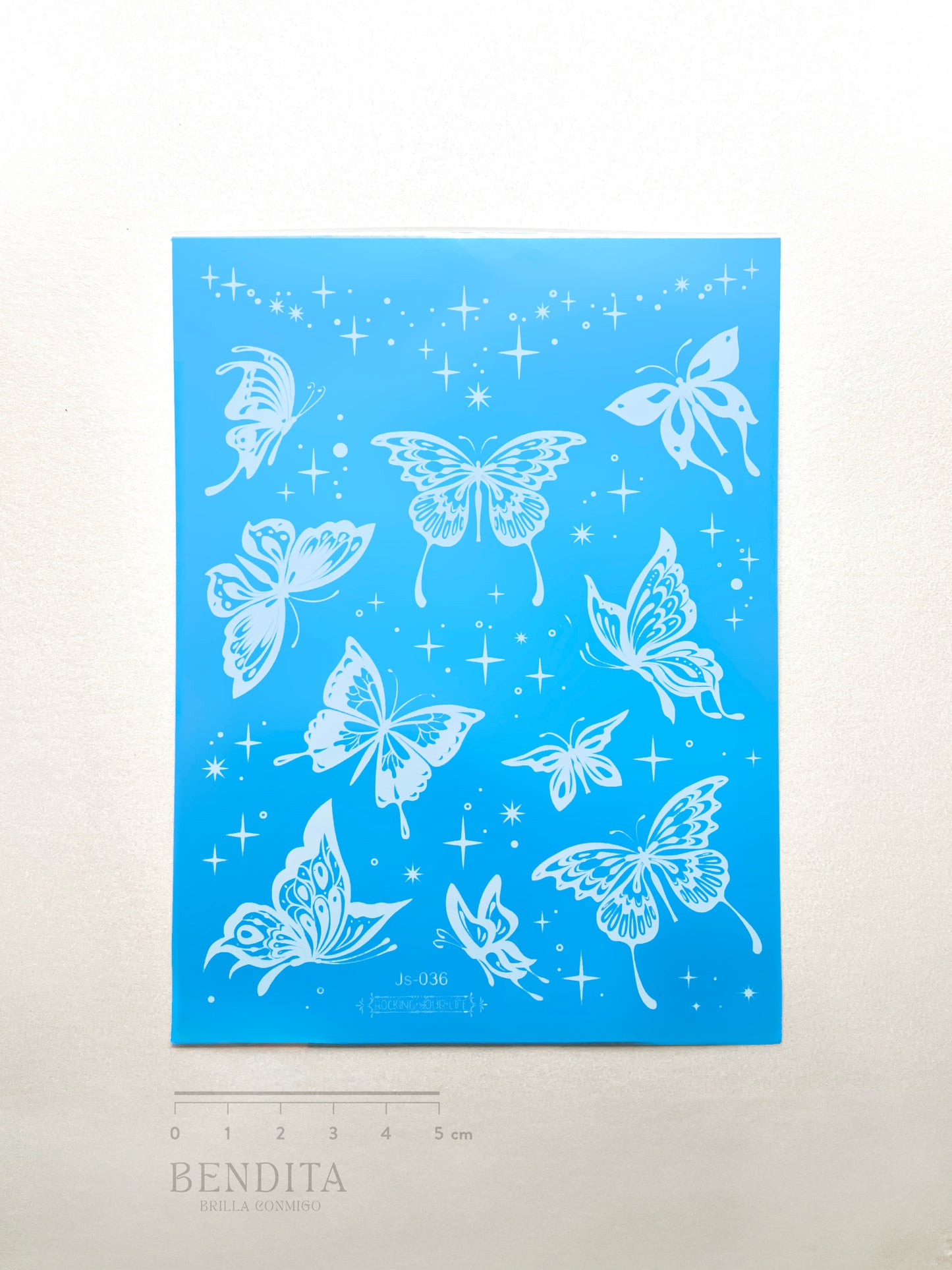 Mariposas y Estrellas en Tinta Blanca