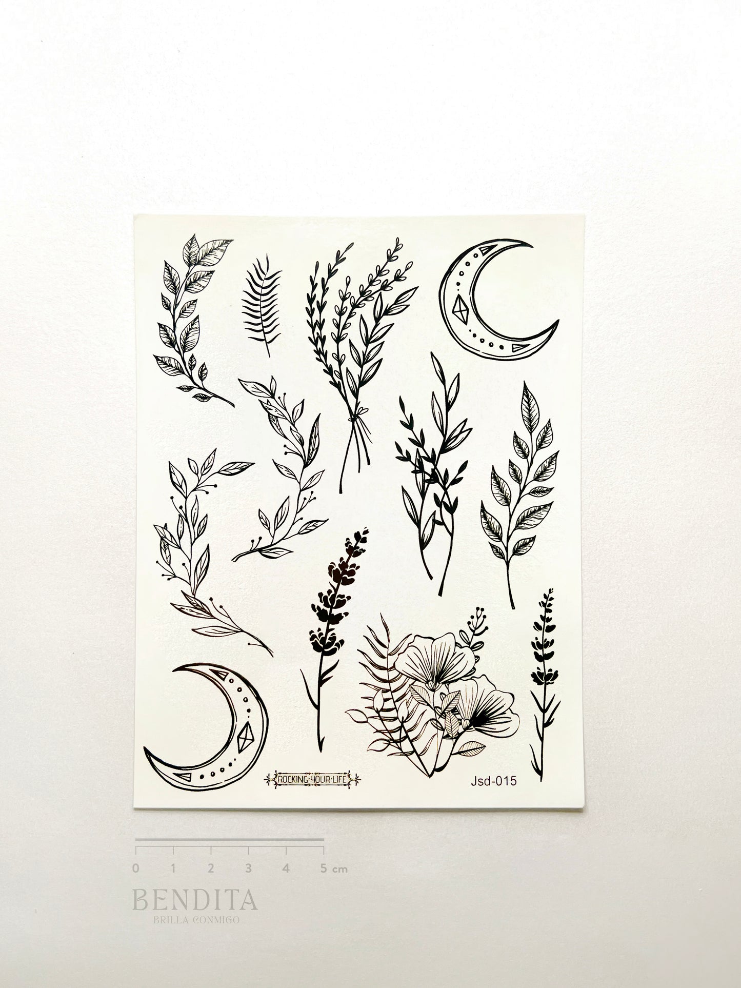 Ramas y Lunas en Tinta Negra