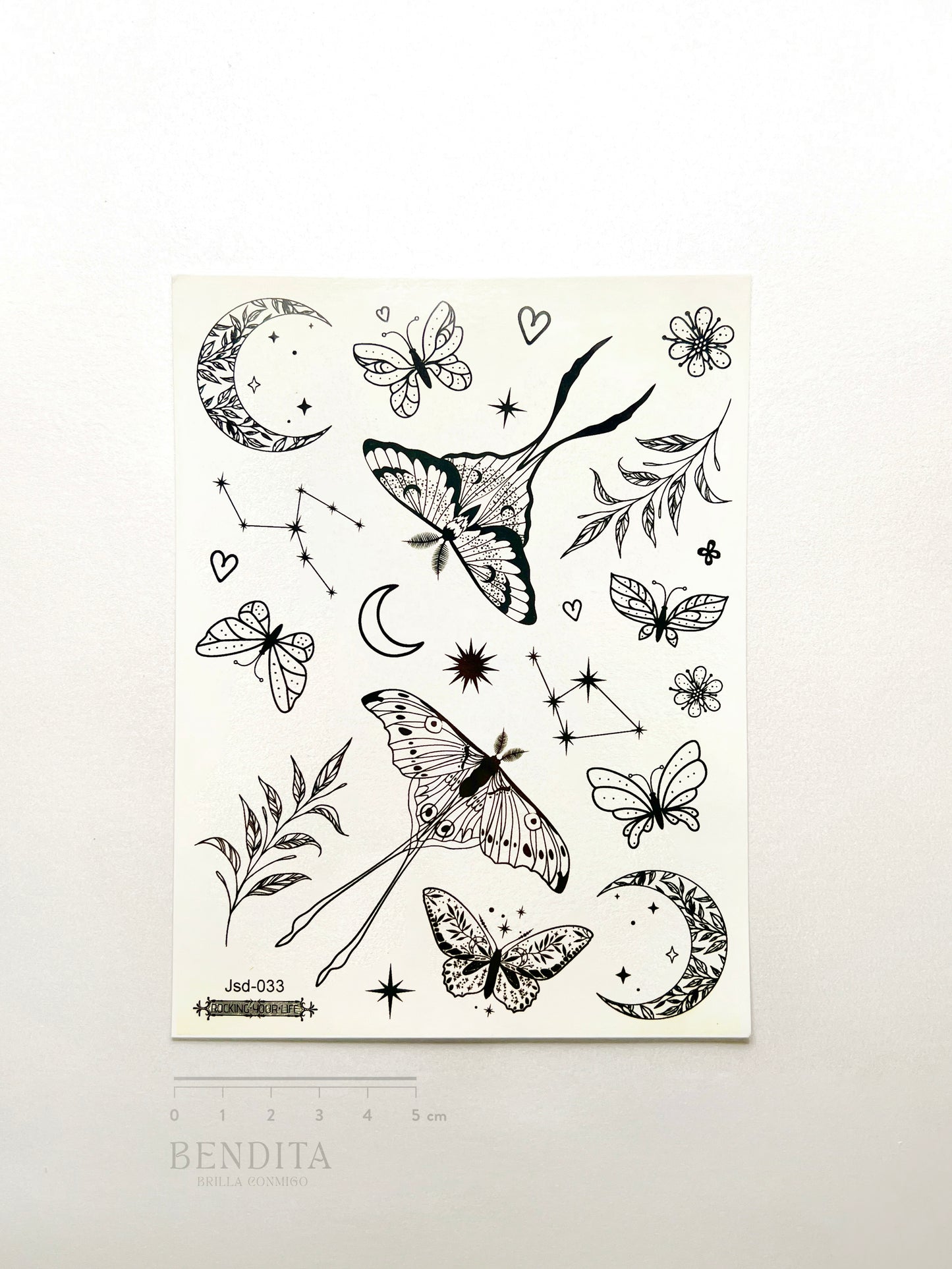Lunas, Polillas, Estrellas y Ramas en Tinta Negra