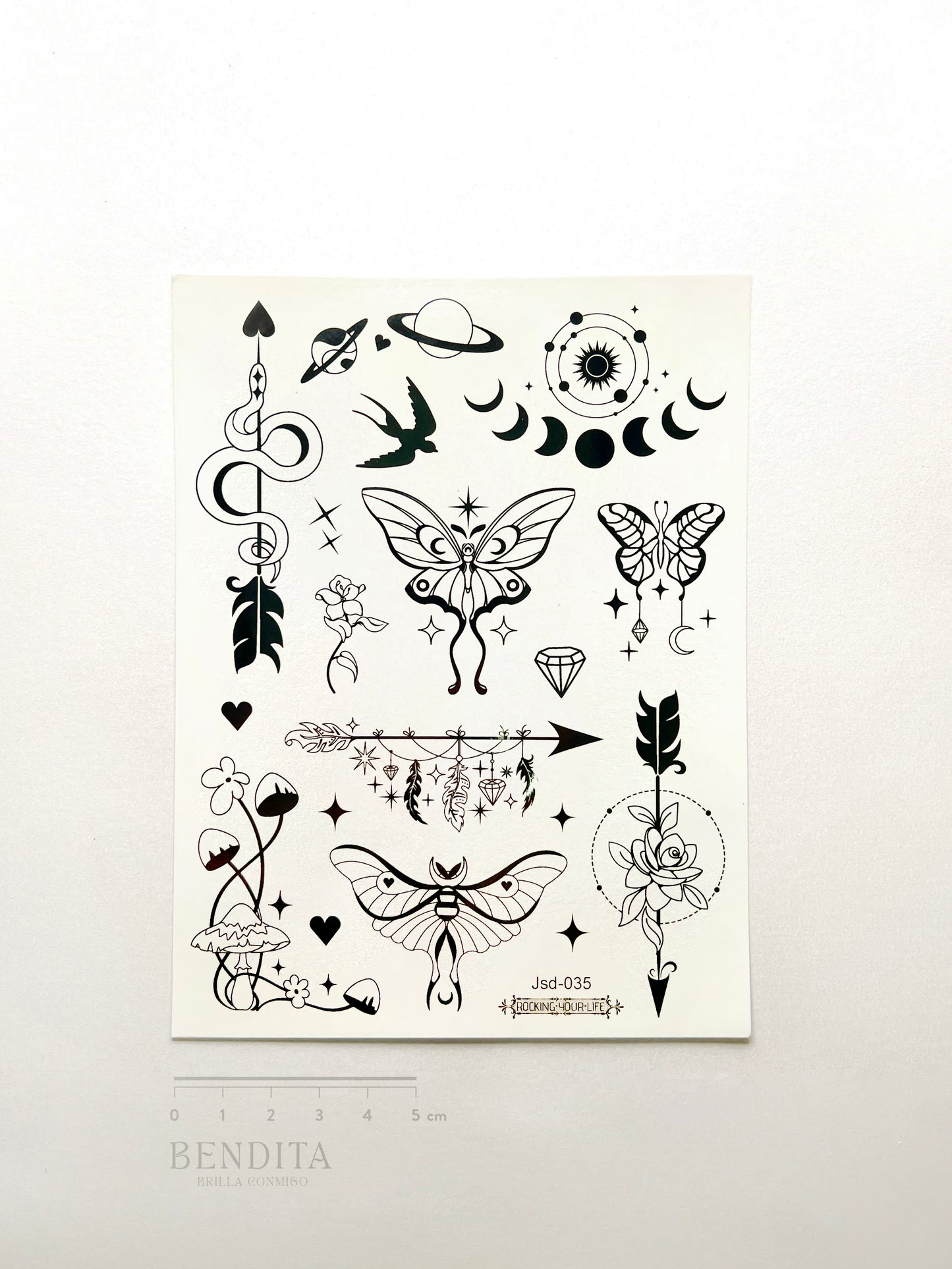 Mariposas, Lunas y Flechas en Tinta Negra