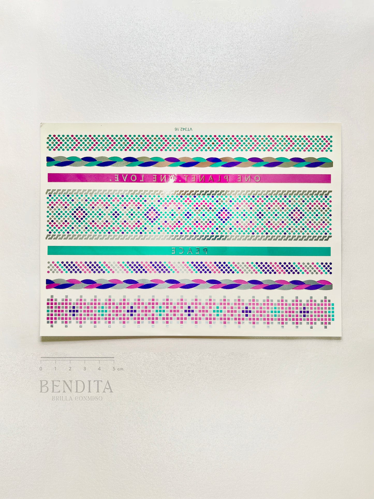 Brazaletes en colores y plateado