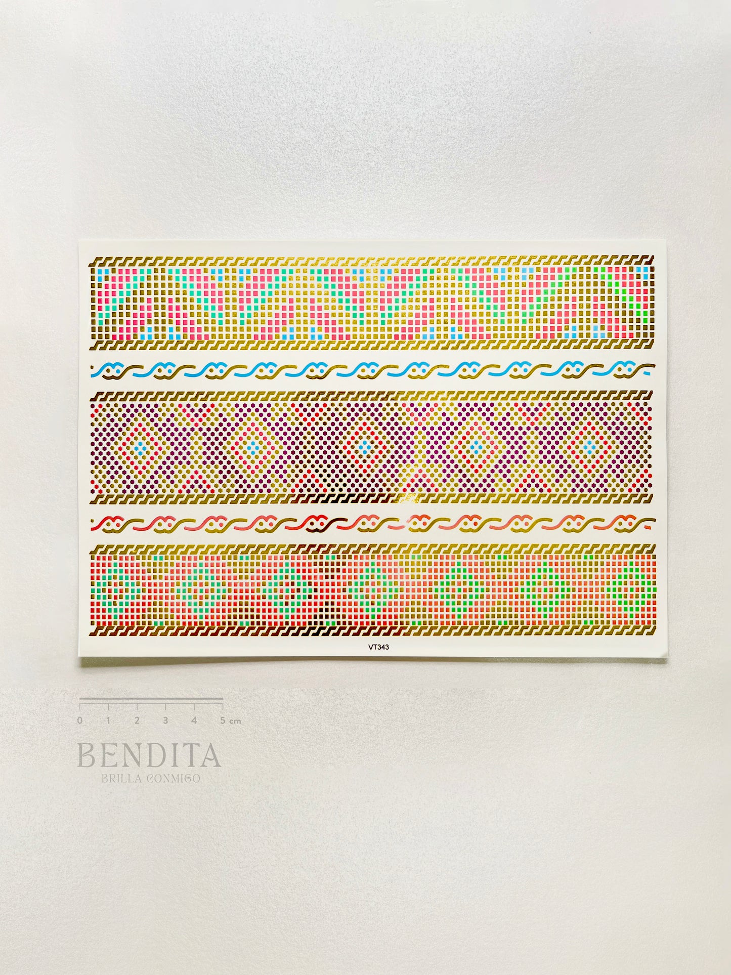 Brazaletes en colores y dorado