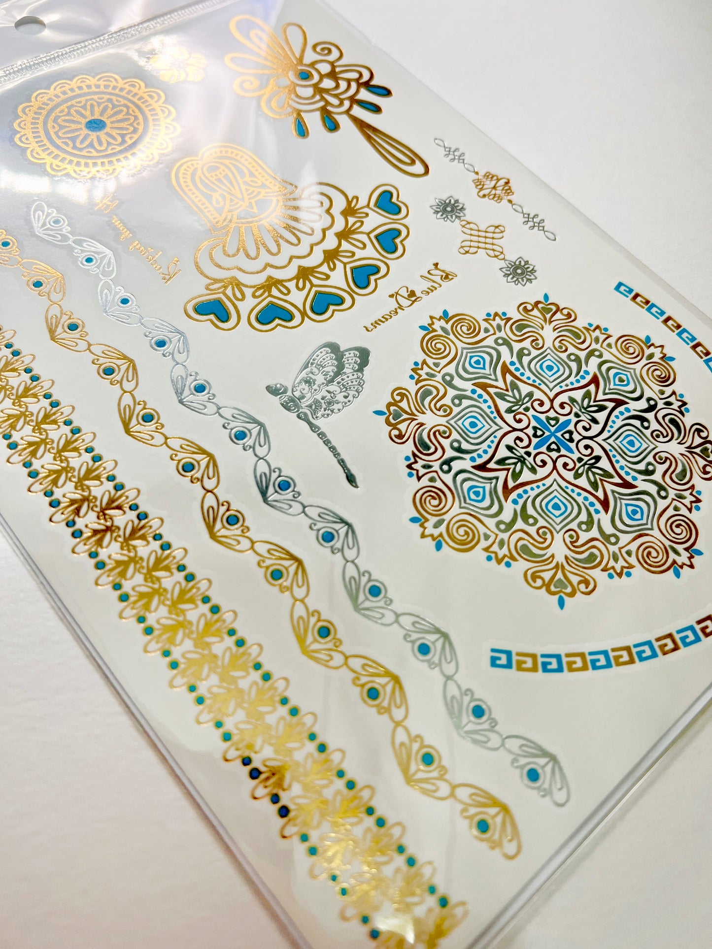 Motivos Hindú en dorado y turquesa