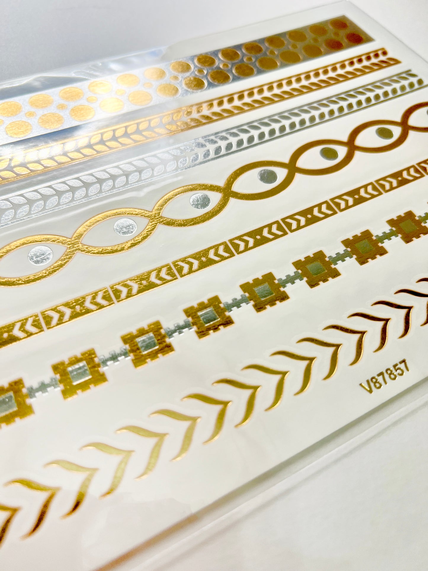 Brazaletes en dorado y plateado