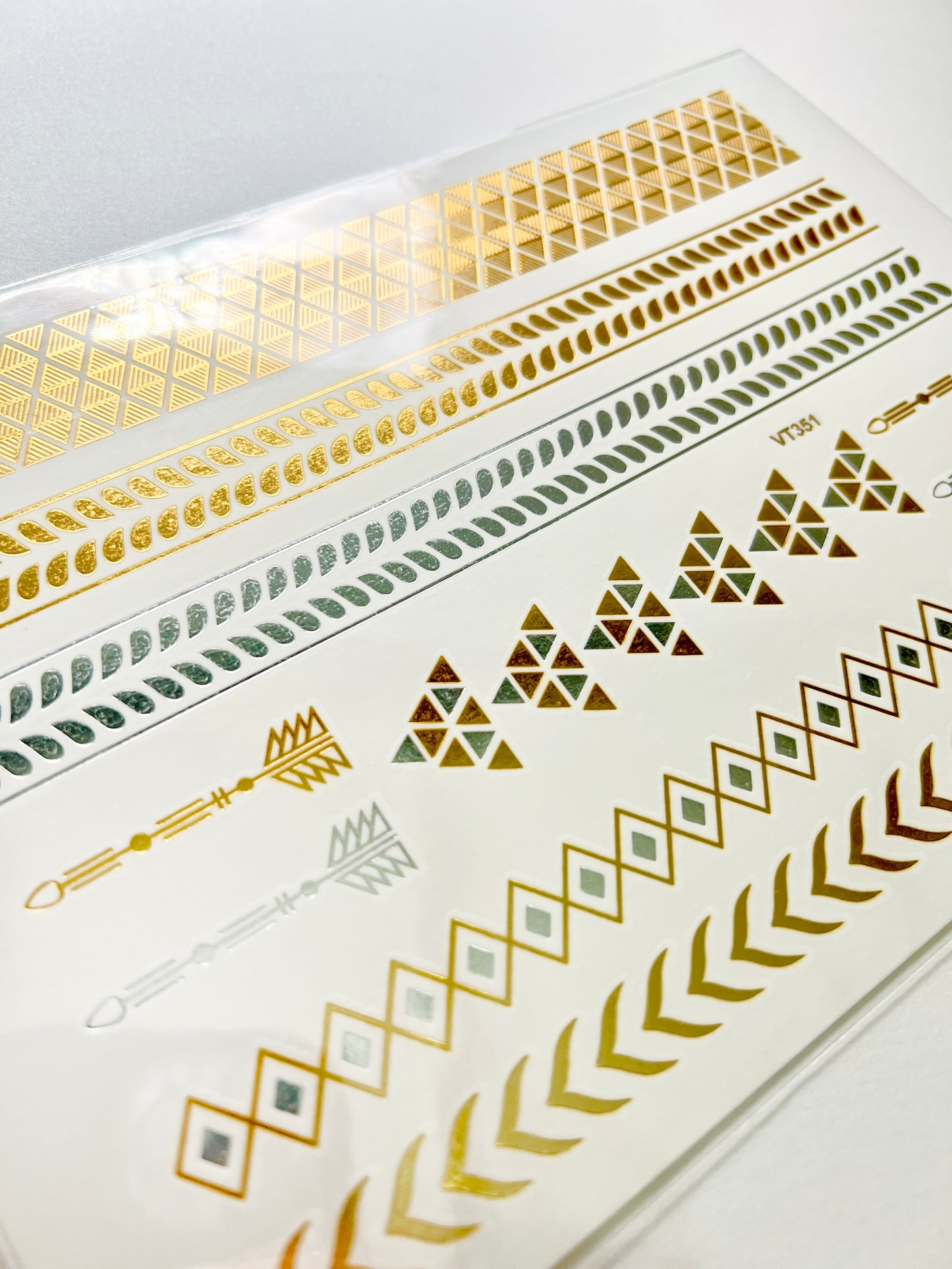 Brazaletes y Flechas en dorado y plateado