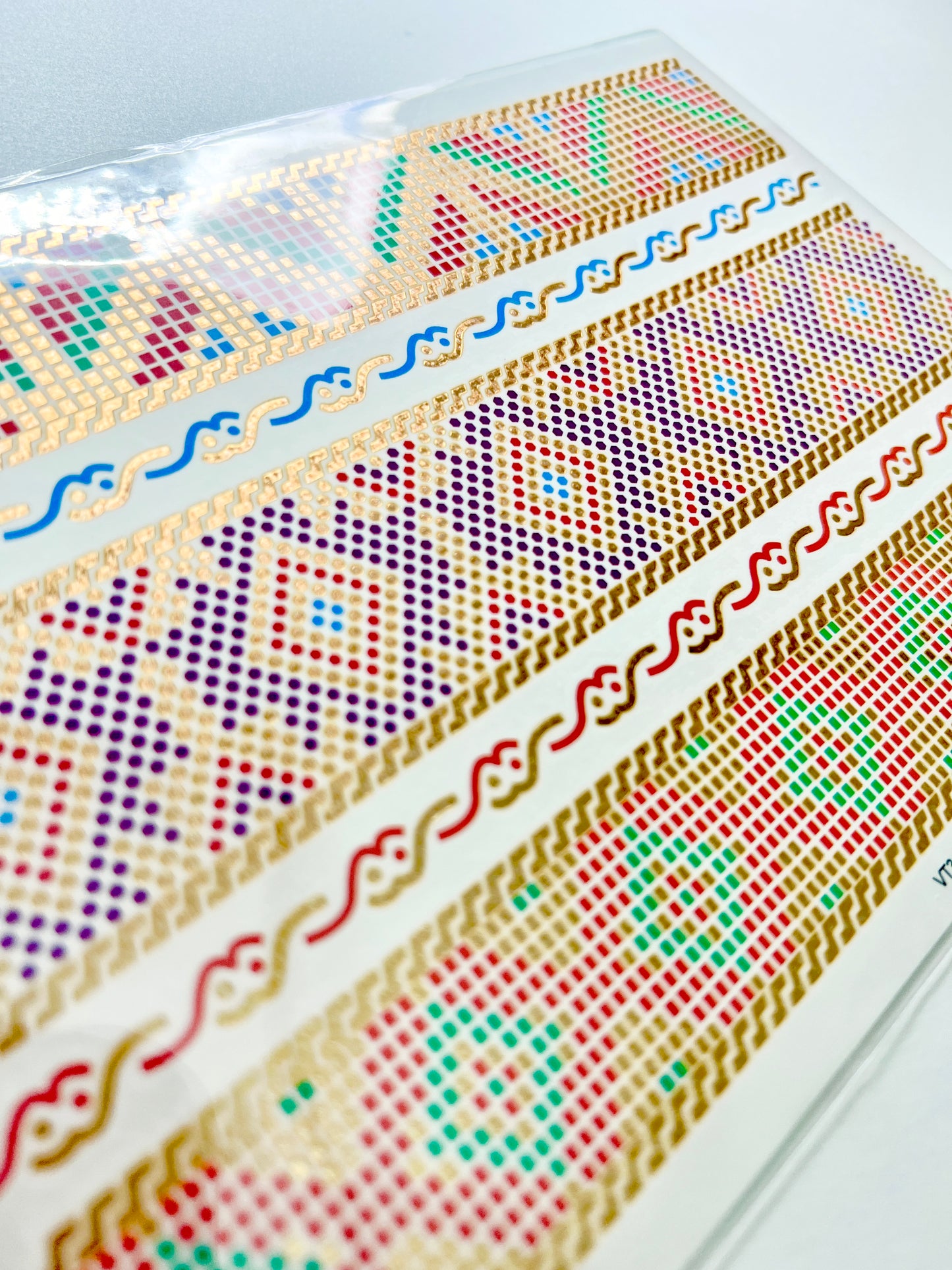 Brazaletes en colores y dorado