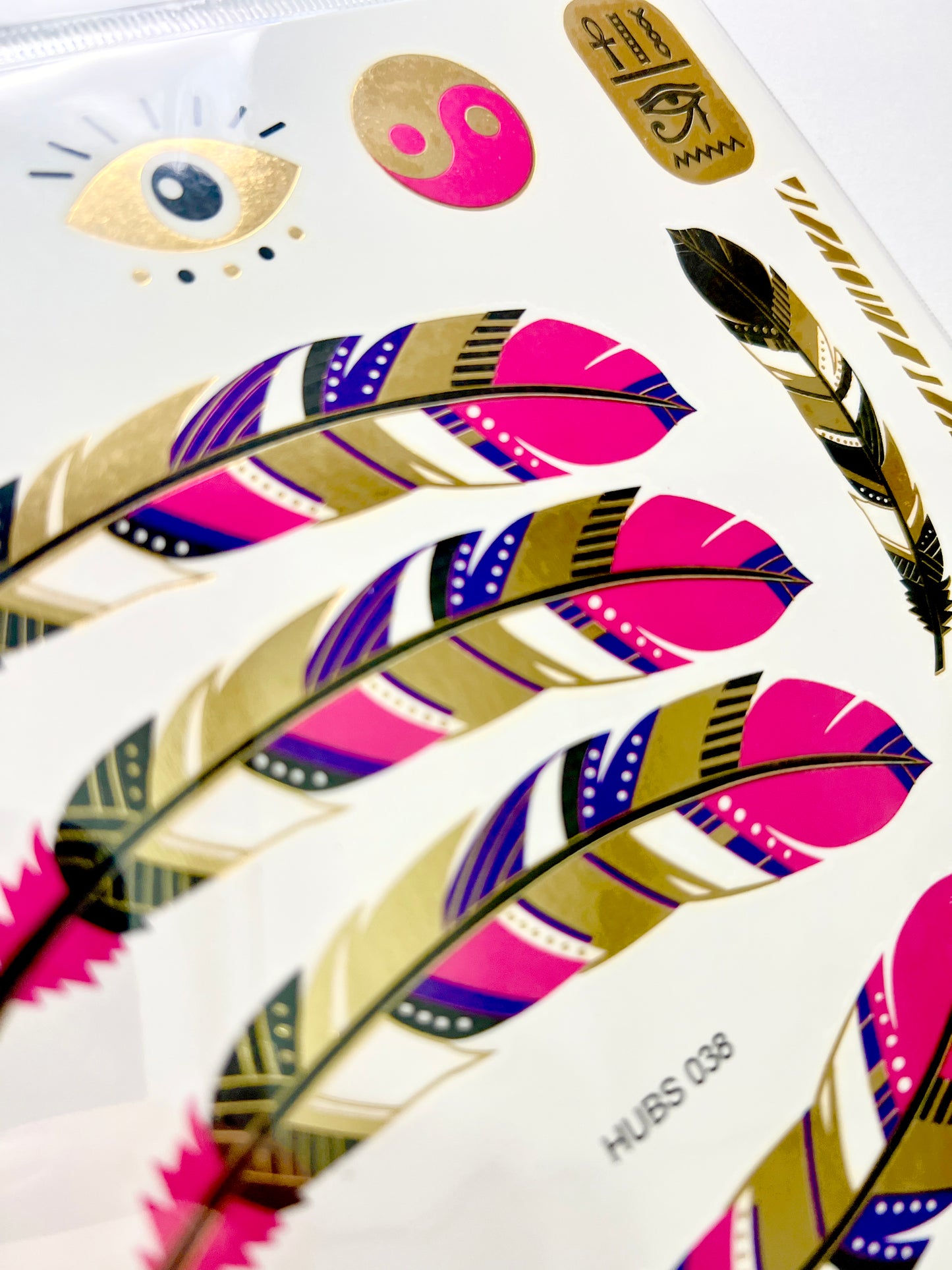 Plumas y Ojos en dorado y colores
