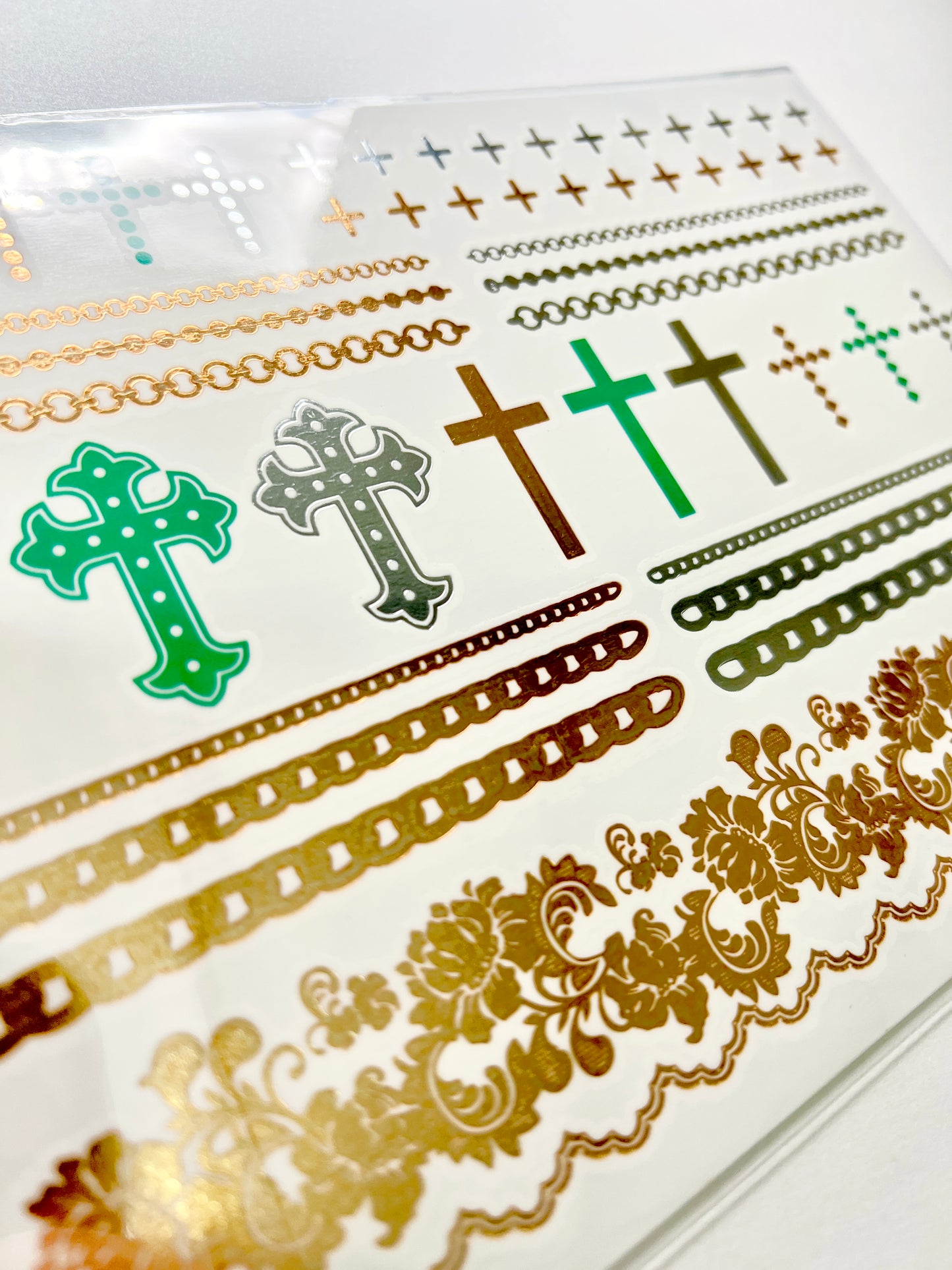 Cruces, Cadenas y Flores en dorado y plateado