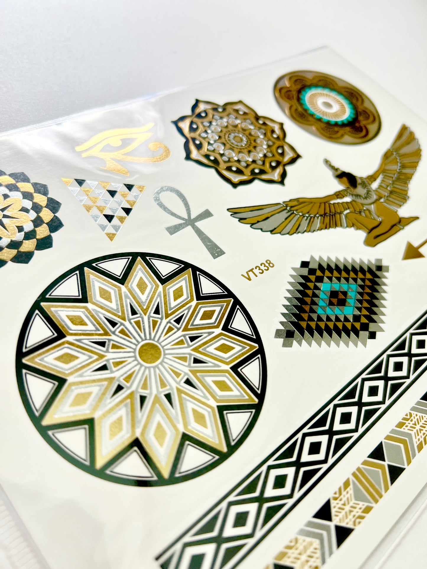 Motivos Egipcios en dorado y plateado