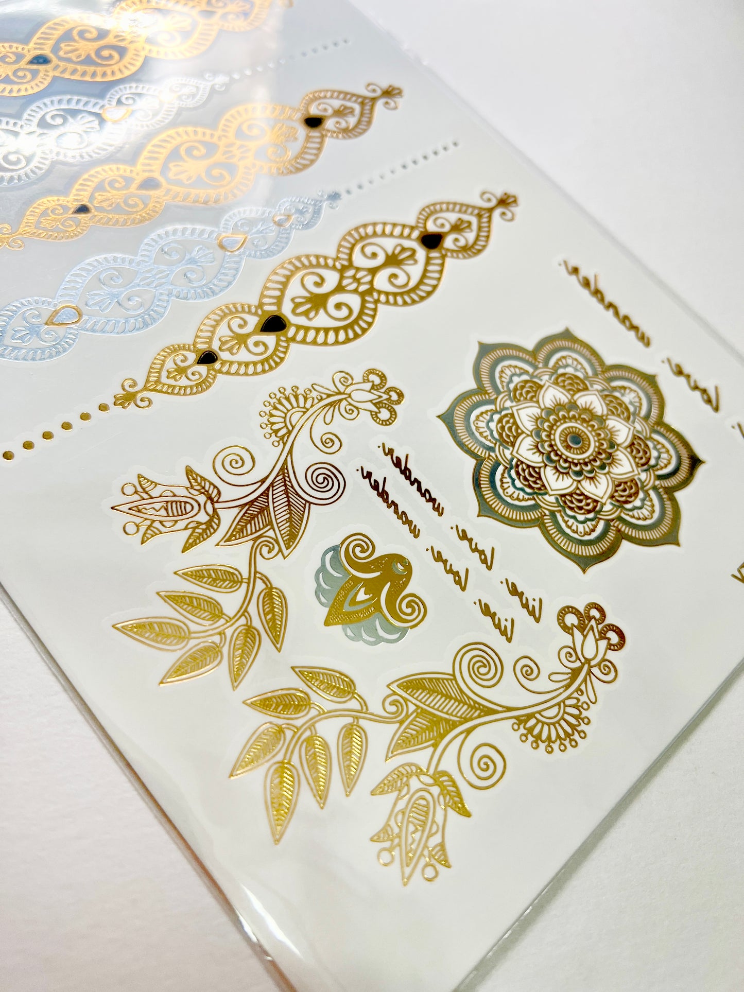 Mandala y Florales en dorado y plateado