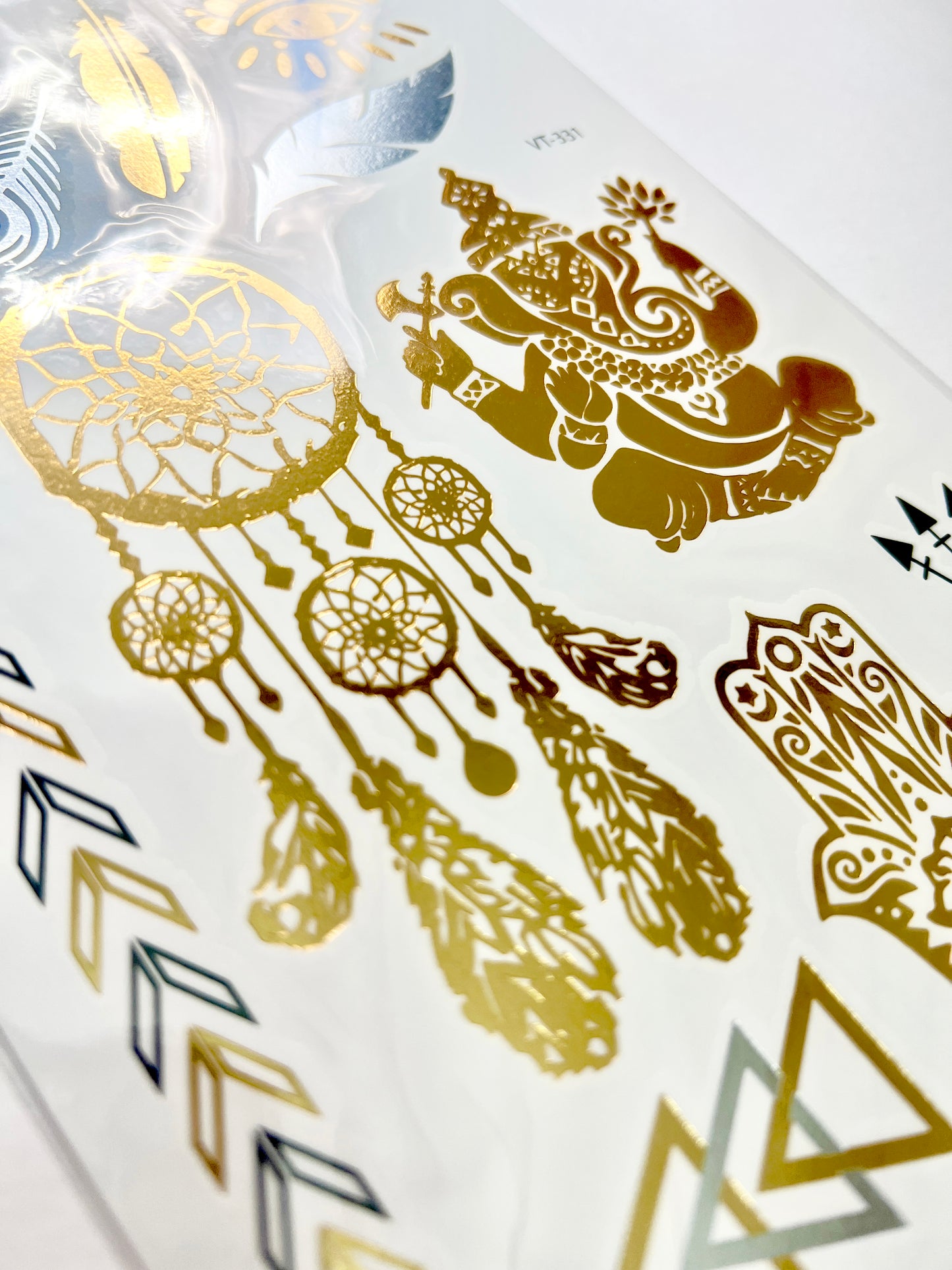 Motivos Hindú en dorado y plateado