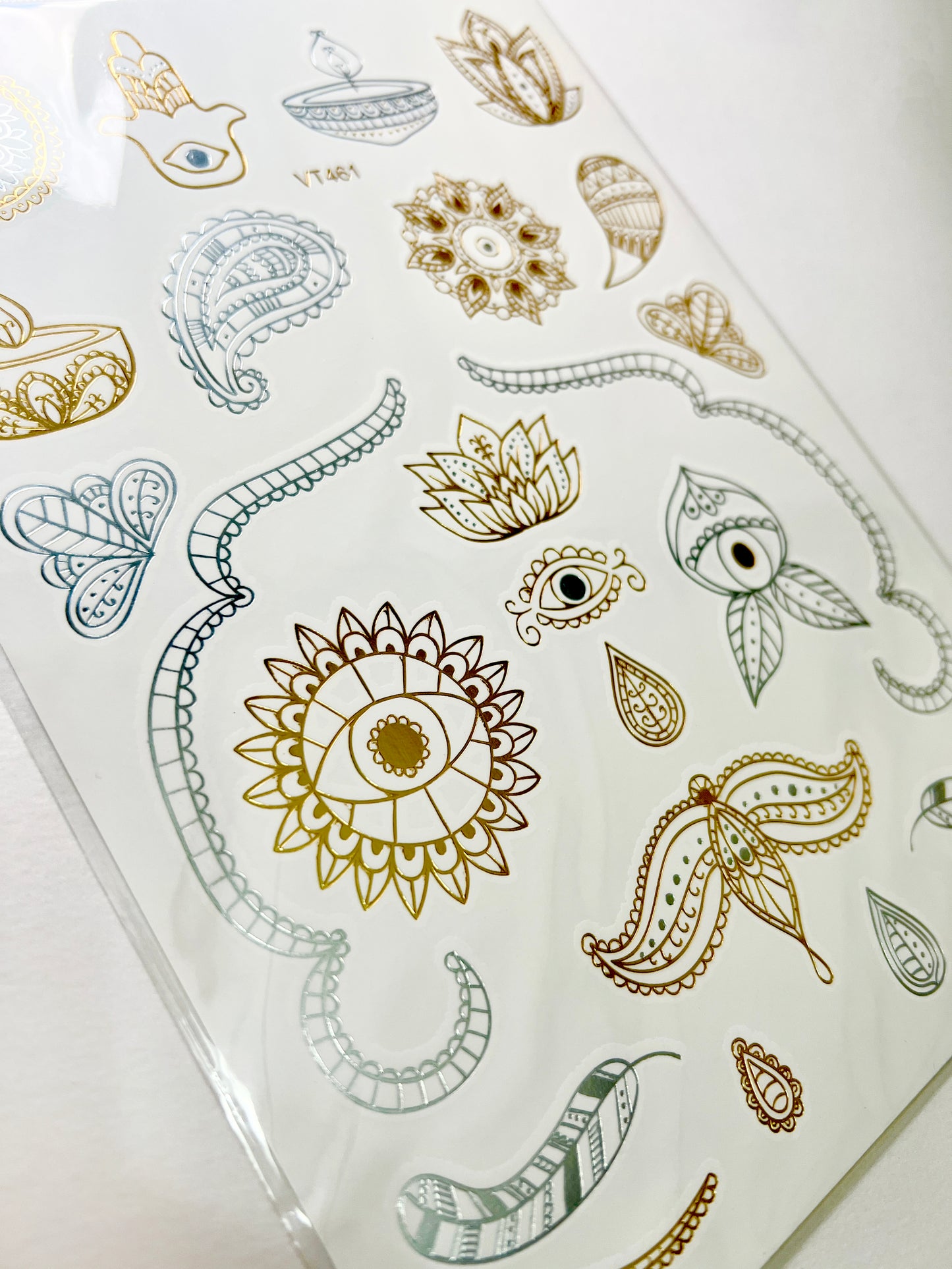 Diseños Hindú en dorado y plateado
