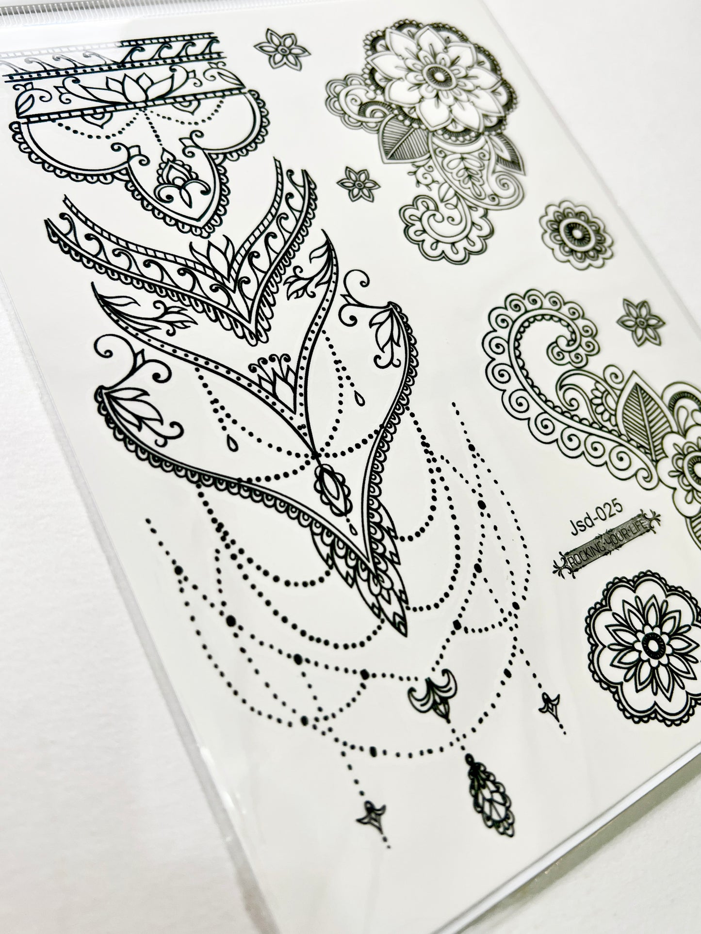 Diseños estilo Henna en Tinta Negra