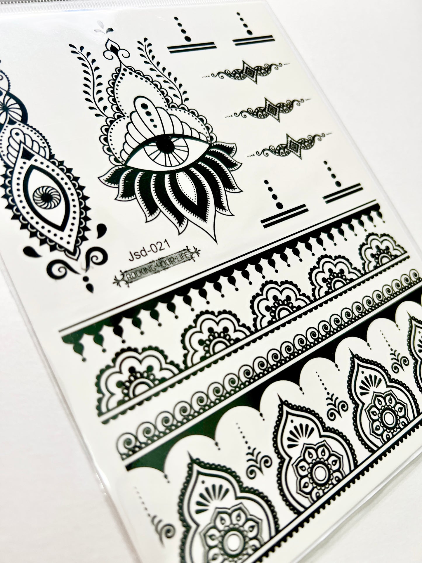 Encajes en Tinta Negra