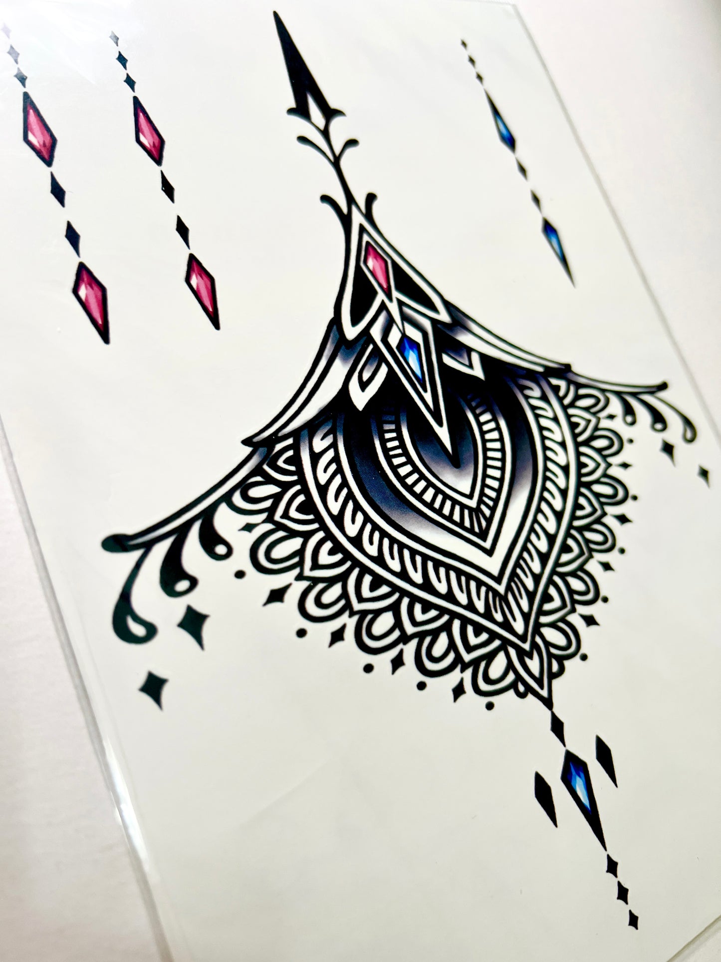 Diseño tipo Henna con Diamantes