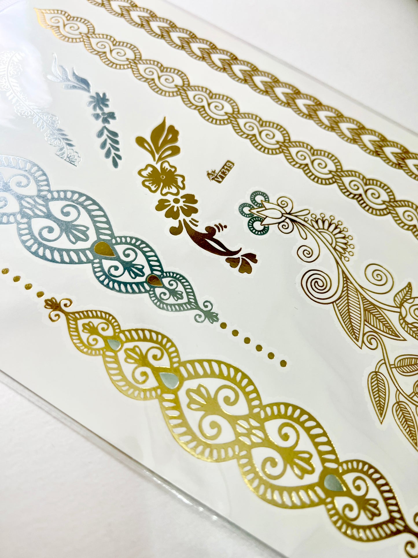 Motivos Florales en dorado y plateado