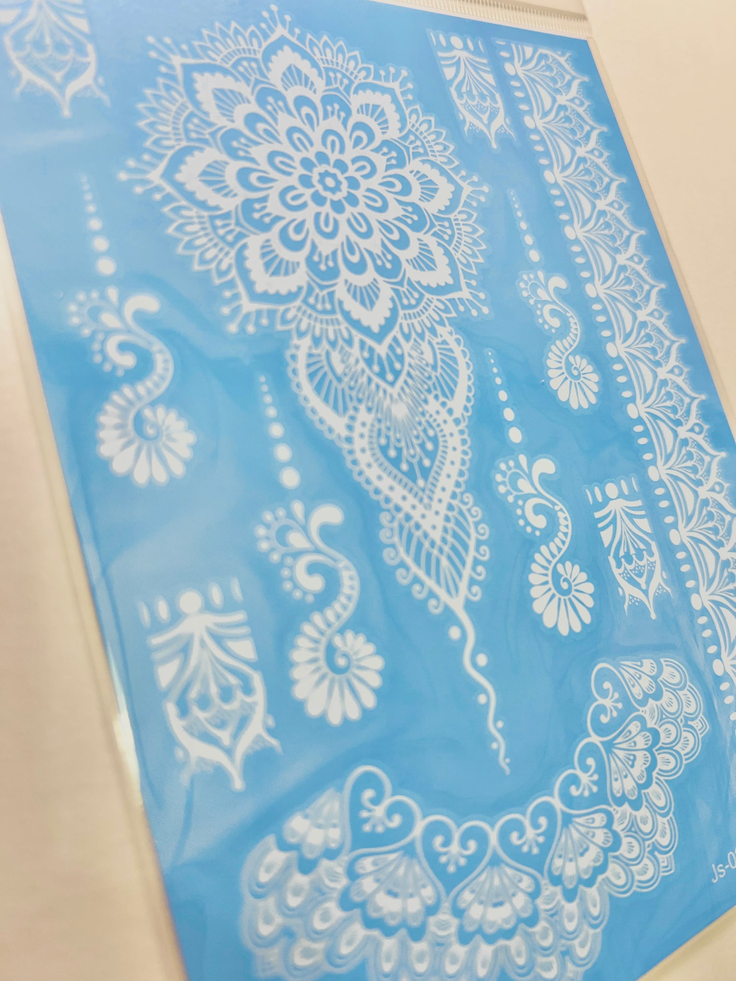 Mandalas en Tinta Blanca