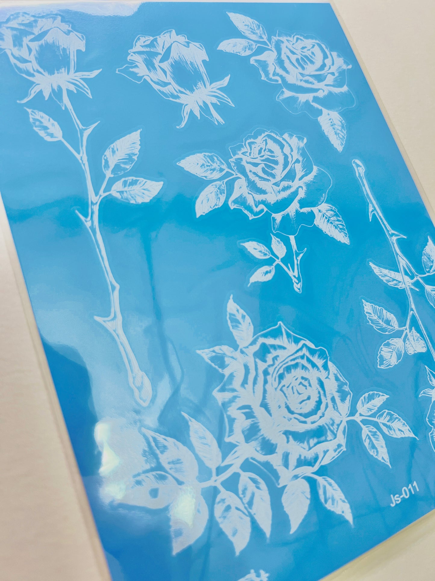 Rosas en Tinta Blanca
