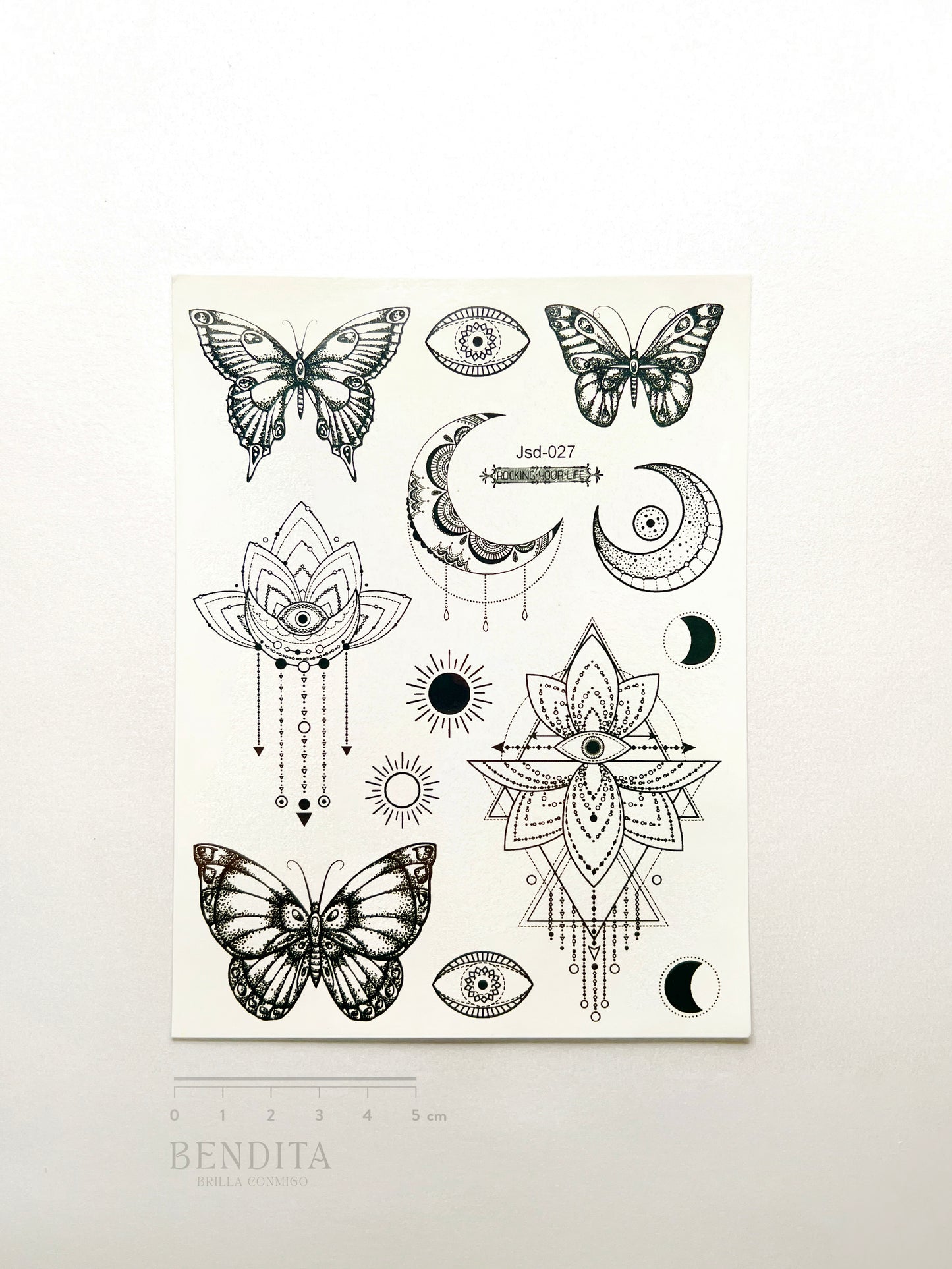 Mariposas y Lunas en Tinta Negra