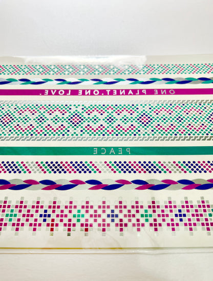 Brazaletes en colores y plateado