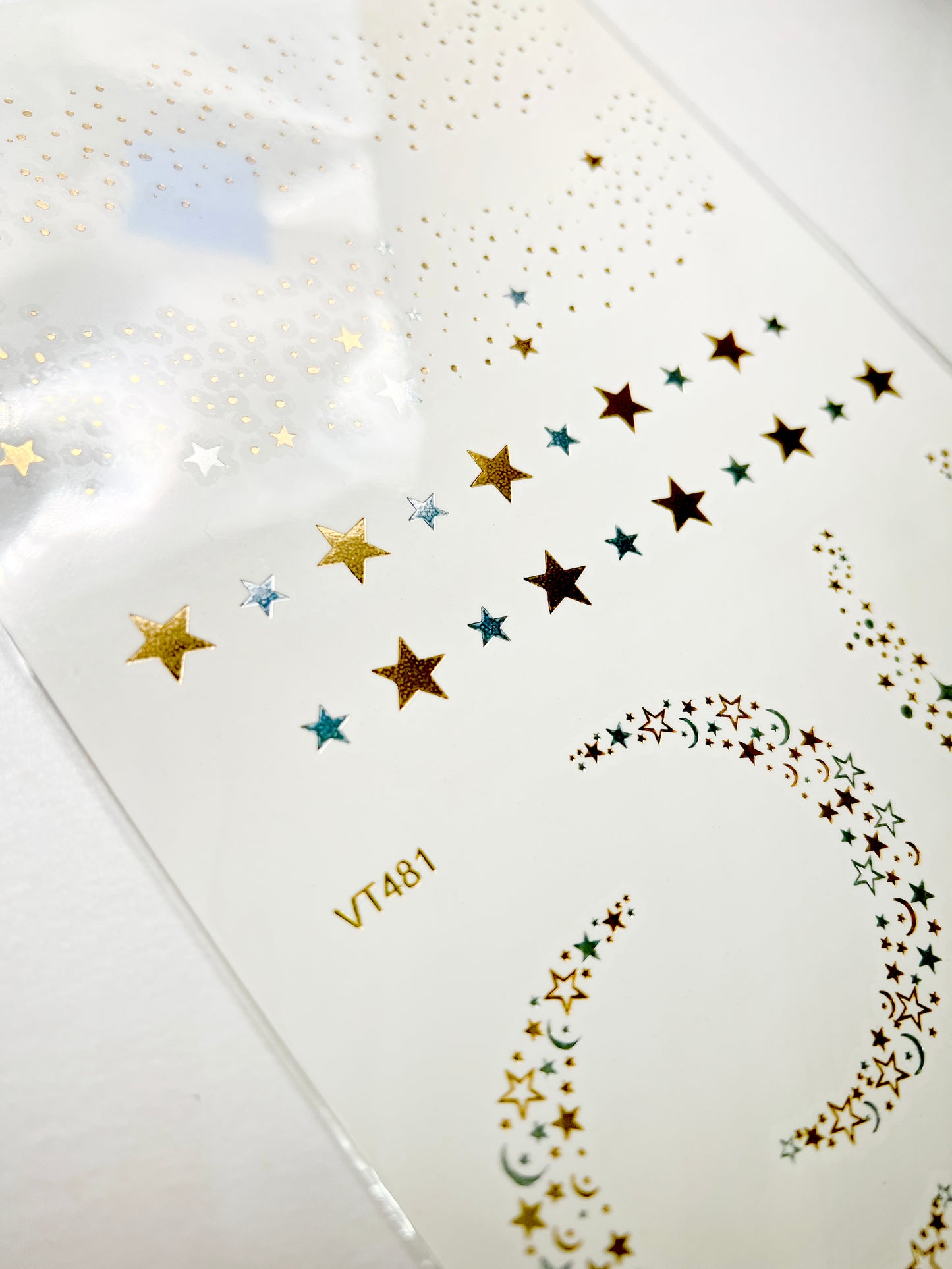 Estrellas en dorado y plateado