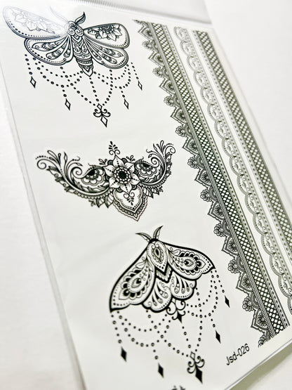 Polillas y Encajes en Tinta Negra